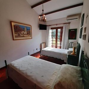 Habitación Estándar con 2 Camas Individuales